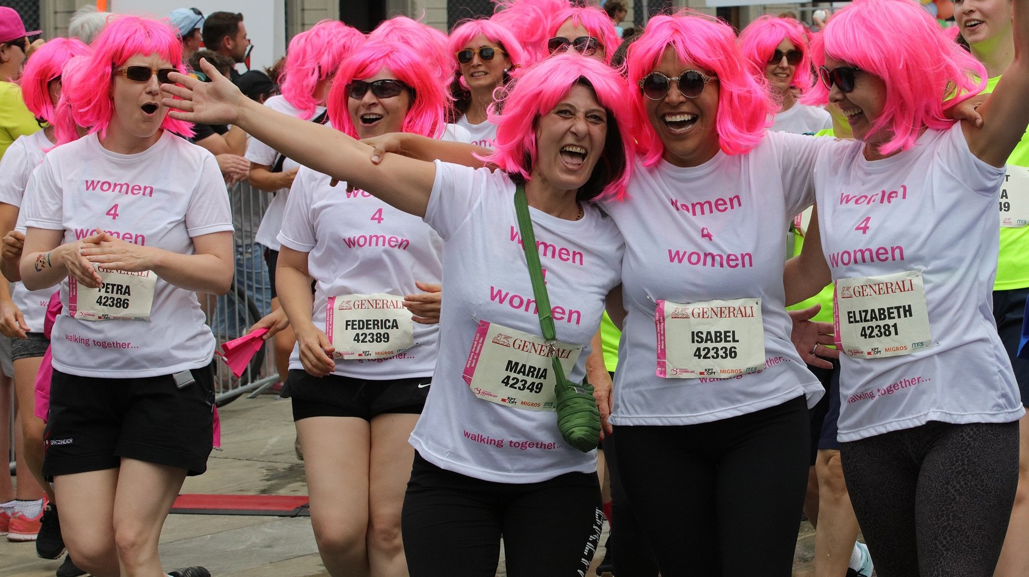 Pink Ladies running at the Swiss Women's Run
